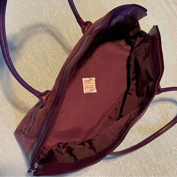 Estée LAUDER plum Microsuede 18” satchel/tote bag with matching make-up zip bag - Picture 3 of 16
